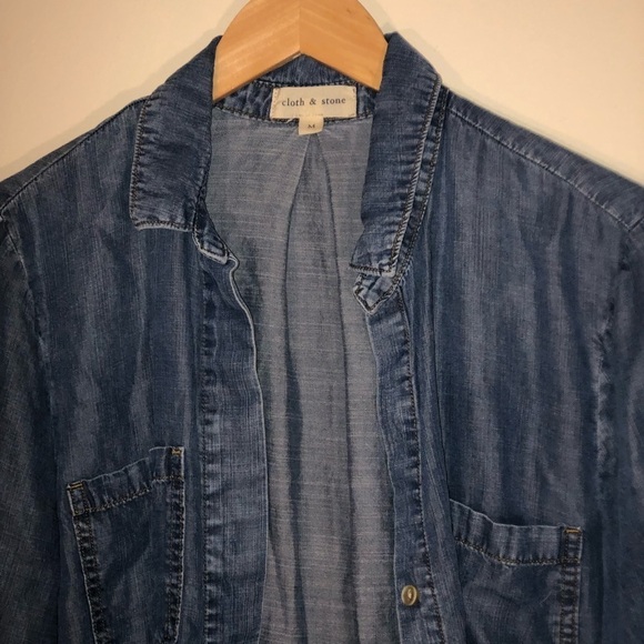 Anthropologie Cloth & Stone Split Back Chambray Button Down Blue Size Medium - Picture 10 of 11